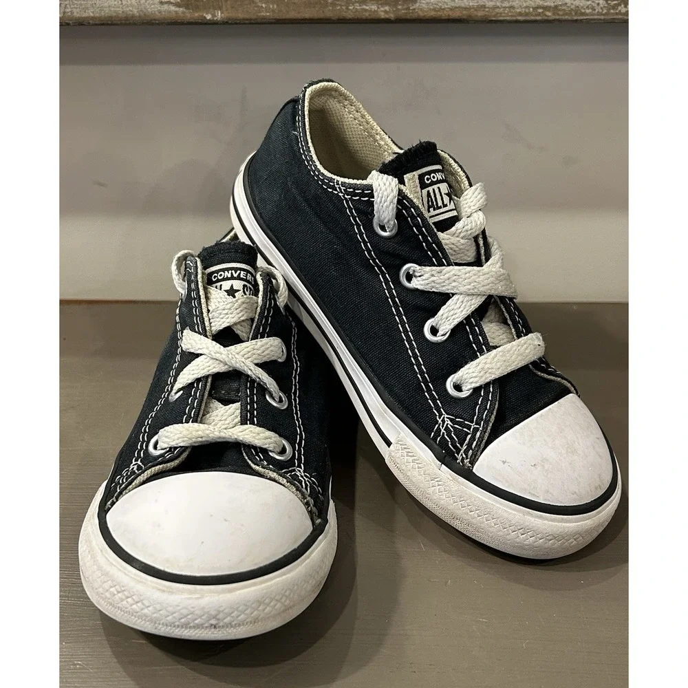 Converse Kids Chuck Taylor All Star Classic Low Top Sneaker Shoes Size 9 Unisex‎